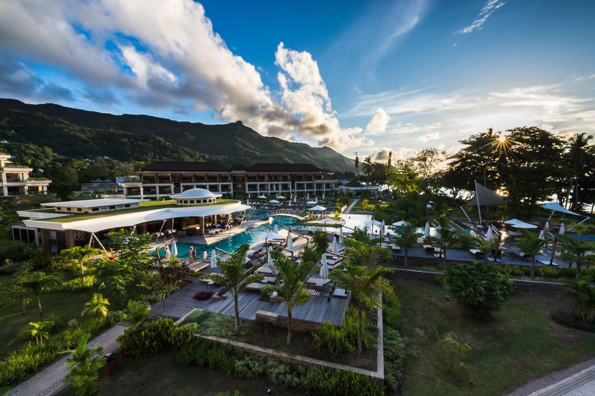 Savoy Seychelles & אתר נופש בו ואלון